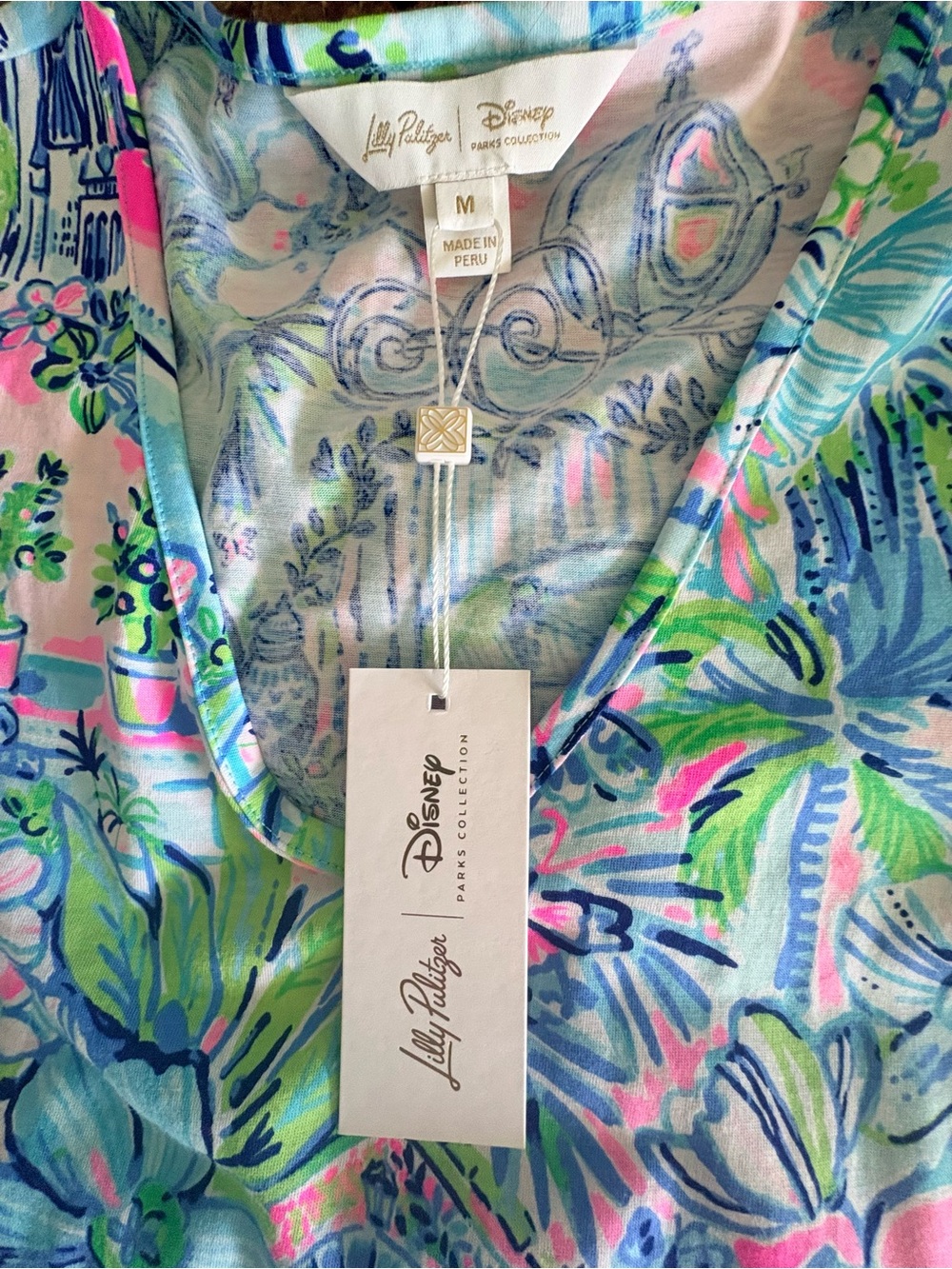 Lilly Pulitzer V neck dress “Lilly loves Cinderella” size M NWT!!! - Picture 3 of 5